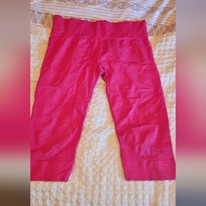 Lululemon Athletica Pink Cropped Work Out Pants Size 12